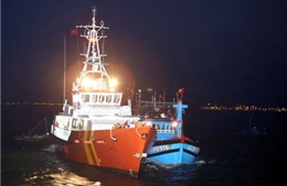 Khánh Hòa: Cứu nạn 32 ngư dân trong vùng biển động 